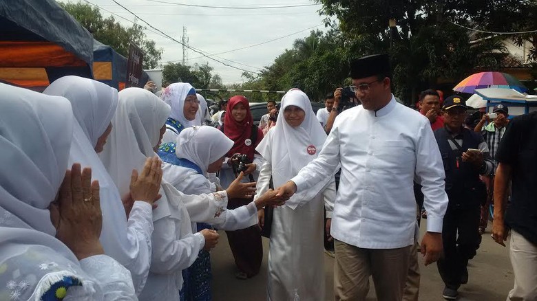 Blusukan ke Cilincing, Anies Baswedan Janji Izinkan Monas 