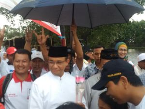 Nelayan Mengeluhkan Pencemaran Pesisir Jakarta, Ini Janji Anies