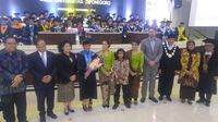 Tamu-tamu penting berfoto bersama Menteri Susi