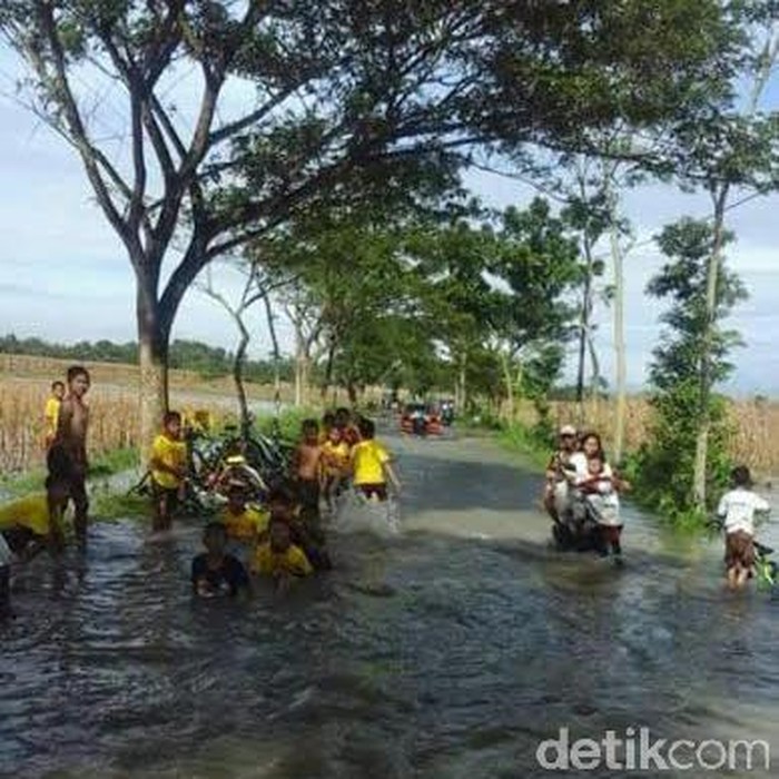 4 Kecamatan di Kabupaten Indramayu Tergenang Air Hingga 40 cm