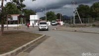 Untuk menuju Dili yang merupakan ibu kota negara Timor Leste, kita masih harus menempuh perjalanan darat selama 3 jam.