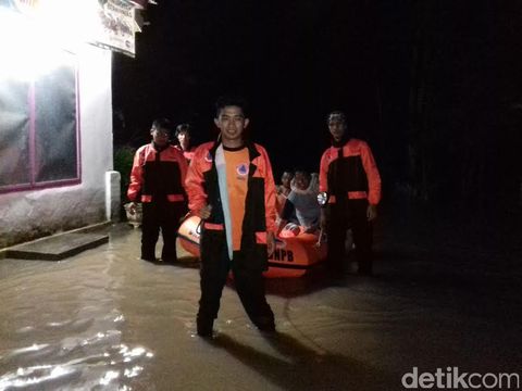 Banjir di Jember landa tiga kecamatan