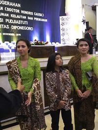 dari kiri ke kanan: Nadine Kiser, Armand Hilmansyah, Ari Nursanti