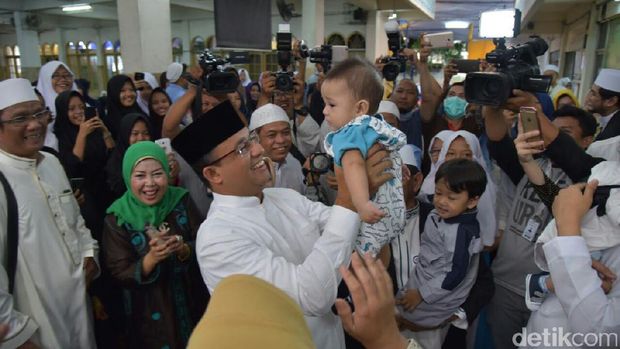 Anies Janji Perhatikan Kesejahteraan Ulama dan Marbot Masjid