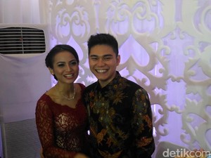 Dari Teman Jadi Demen, Kisah Cinta Acha Septriasa Seperti FTV