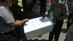 Polisi Evakuasi Potongan Tubuh Korban Jatuhnya Pesawat Polri