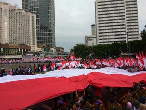 Sempat Gerimis, Semarak Parade Kebhinekaan Merahkan Bundaran HI