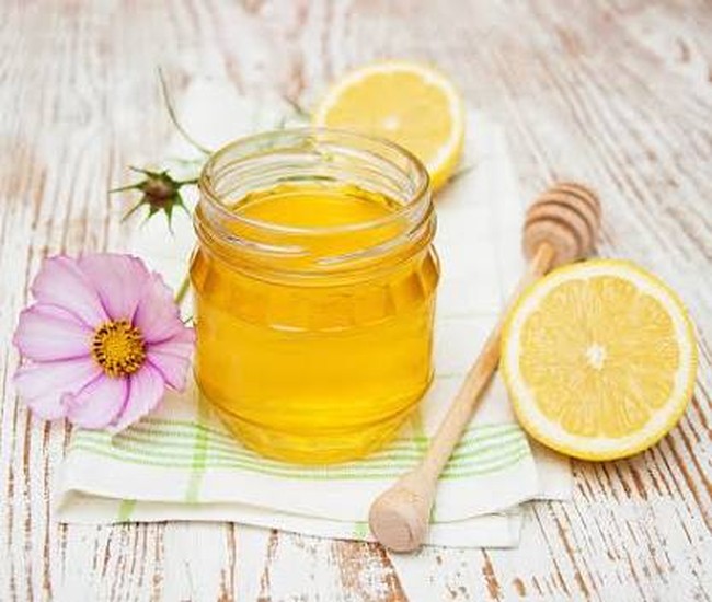 Atasi Ketombe dan Kulit Kepala Berminyak dengan Masker Lemon
