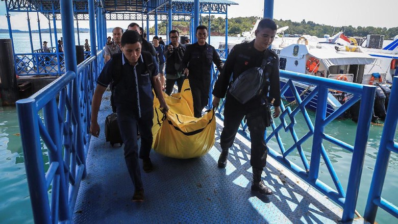 Pencarian Korban Pesawat Polri yang Jatuh di Kepri Dilanjutkan Besok Pencarian Korban Pesawat Polri yang Jatuh di Kepri Dilanjutkan Besok