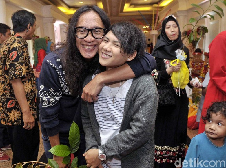 Kedatangan Ibunda Evelyn Bikin Aming Mau Perbaiki Hubungan Kedatangan Ibunda Evelyn Bikin Aming Mau Perbaiki Hubungan