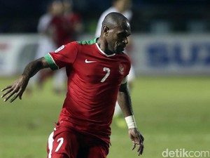 Boaz Solossa Jadi Striker yang Menyulitkan untuk Kurnia Meiga