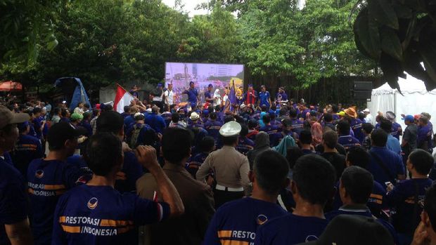 Atribut Partai Hiasi Parade Bhinneka Tunggal Ika di CFD