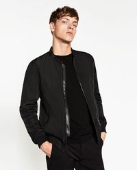 Stylish Saat Nonton Bola, Inikah Merek Jaket yang Dipakai Jokowi?