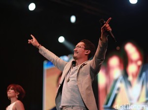 Maliq & DEssentials Hangatkan Malam Economic Jazz 2016