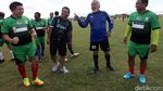Fary Francis Tanding Bola dengan Xanana Gusmao