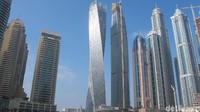 Satu gedung unik di Dubai Marina adalah Cayan Tower. Inilah gedung berputar paling tinggi di dunia, setinggi 310 meter! (Afif/detikTravel)