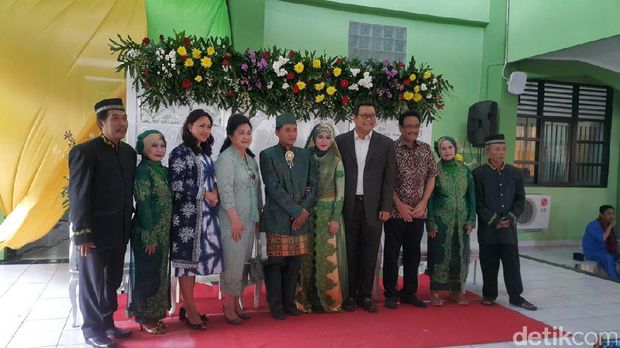 Kampanye Akhir Pekan, Cawagub Djarot Hadiri Acara Nikahan  Warga