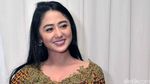 Penampilan Ayu Dewi Persik Bergaun Batik