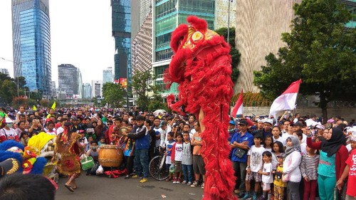 pertunjukkan di parade bhinneka tunggal ika