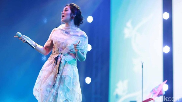 Cantiknya Raisa Saat Manggung di Economic Jazz 2016