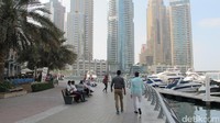 Tidak ada tiket masuk untuk datang ke Dubai Marina. Jika mau naik boat di sini dan berkeliling sampai ke Palm Jumeirah, harganya AED 600 atau setara Rp 2,3 juta (Afif/detikTravel)