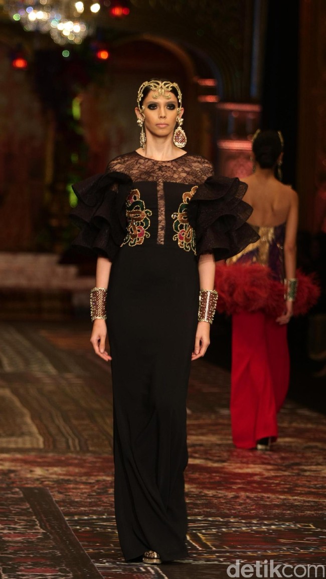 koleksi terbaru Sebastian Gunawan dan Cristina Panarese yang mengusung tema La Divina Marchesa di Ballroom Hotel Mulia. Senayan. Jakarta. [Foto: Mohammad Abduh/Wolipop]