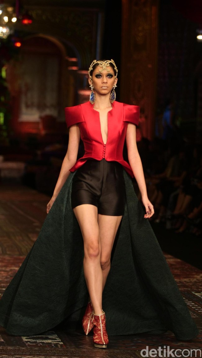 koleksi terbaru Sebastian Gunawan dan Cristina Panarese yang mengusung tema La Divina Marchesa di Ballroom Hotel Mulia. Senayan. Jakarta. [Foto: Mohammad Abduh/Wolipop]