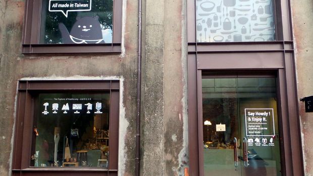 Salah satu toko kerajinan seni di Pier-2 Art Center (Wahyu/detikTravel)