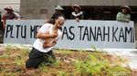 Greenpeace Aksi Tanam Padi di Depan Kedubes Jepang