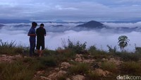 Foto: Potensi wisata di Bukit Banyon belum dikembangkan maksimal. Tampak belum ada kursi taman di sana (Adhar/detikTravel)