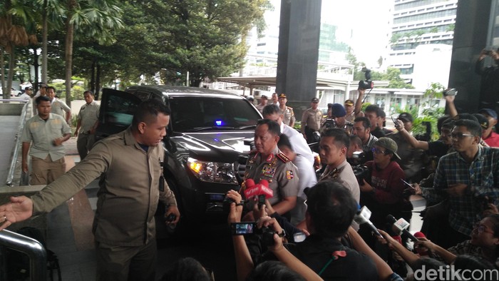 Usai Rapat di DPR, Kapolri Sambangi Gedung KPK