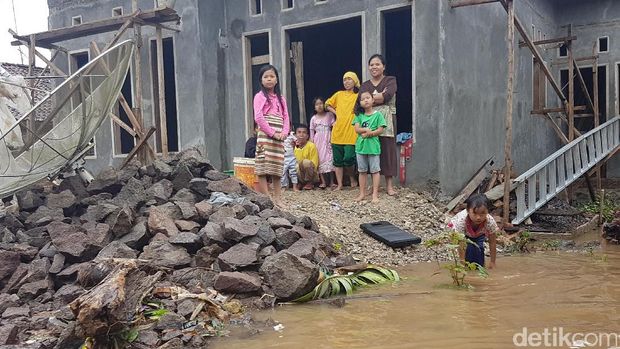  Banjir di Serang, Banten, Senin (5/12/2016)