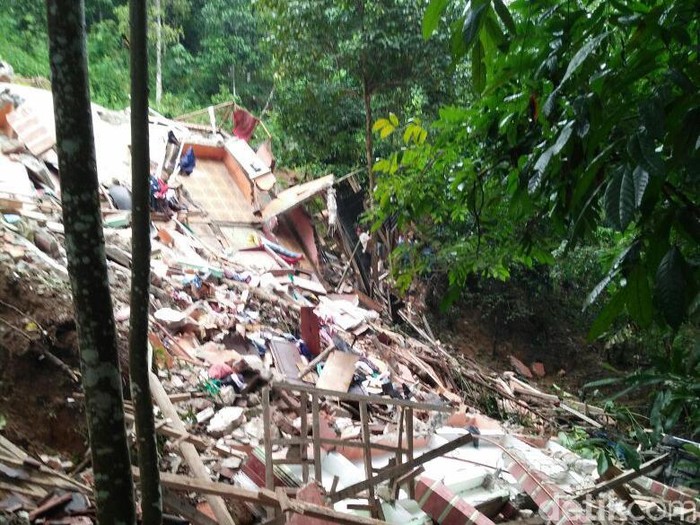 Longsor di Cilograng Lebak, 2 Orang Tewas Tertimpa Bangunan