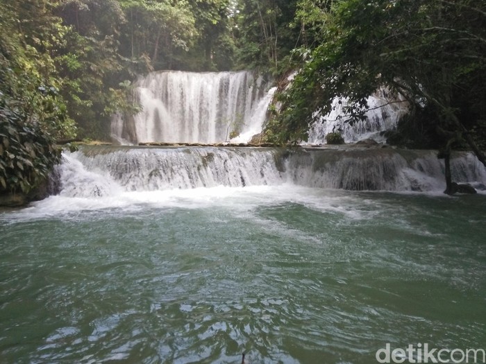 Cantik Dan Populer Ini Air Terjun Piala Di Kota Luwuk