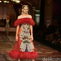 koleksi terbaru Sebastian Gunawan dan Cristina Panarese yang mengusung tema La Divina Marchesa di Ballroom Hotel Mulia. Senayan. Jakarta. [Foto: Mohammad Abduh/Wolipop]