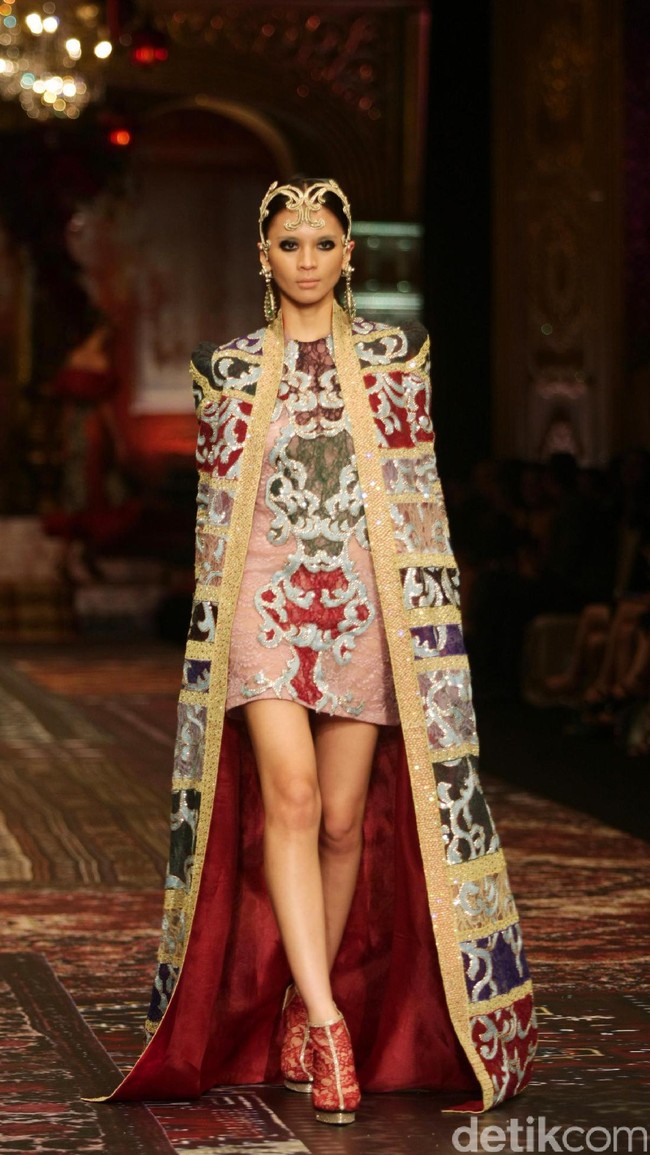 koleksi terbaru Sebastian Gunawan dan Cristina Panarese yang mengusung tema La Divina Marchesa di Ballroom Hotel Mulia. Senayan. Jakarta. [Foto: Mohammad Abduh/Wolipop]