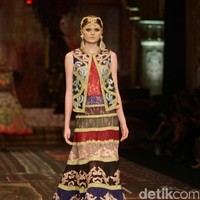 koleksi terbaru Sebastian Gunawan dan Cristina Panarese yang mengusung tema La Divina Marchesa di Ballroom Hotel Mulia. Senayan. Jakarta. [Foto: Mohammad Abduh/Wolipop]