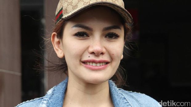  Blak-blakan Nikita Mirzani Soal Ciuman dengan Bule Prancis di Hong Kong