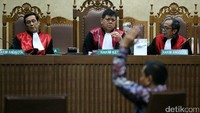 Sanusi menceritakan asal muasal bangunan di atas tanah seluas kira-kira 469 m2 dan seharga Rp 3 miliar itu. Ia menyebut kantor tersebut bukan miliknya melainkan disewa dari temannya, Danu Wira.