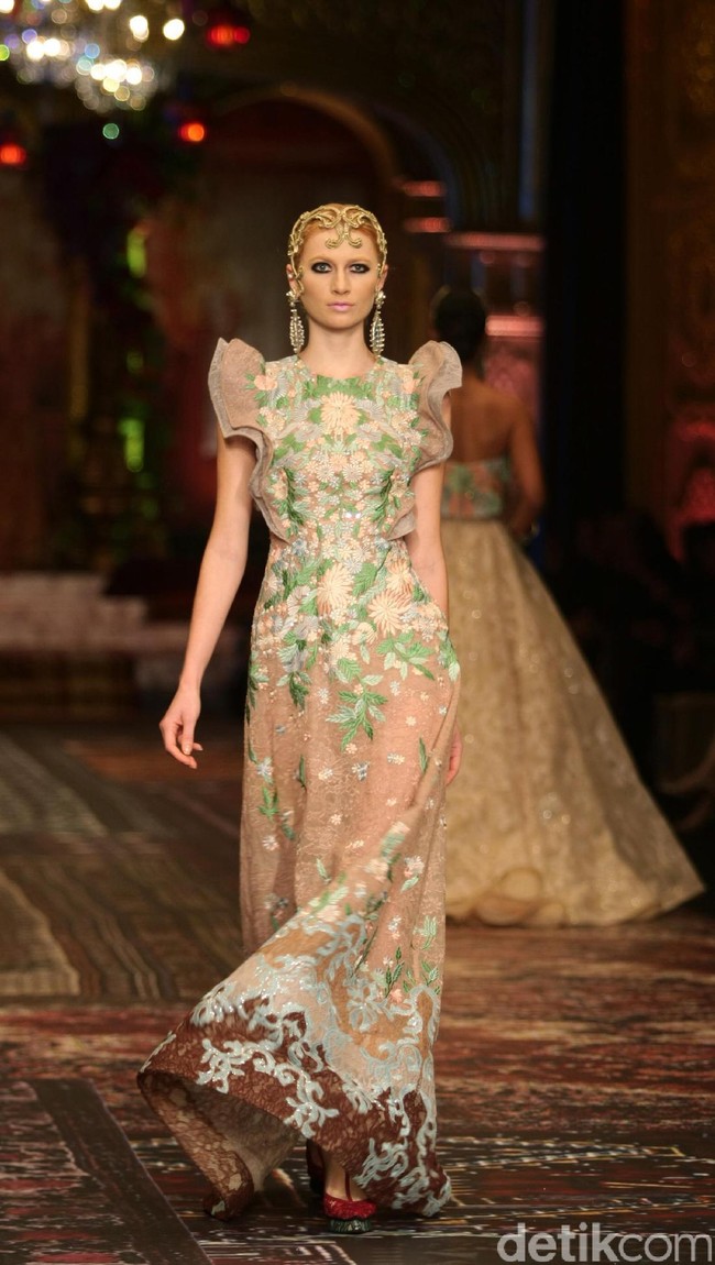 koleksi terbaru Sebastian Gunawan dan Cristina Panarese yang mengusung tema La Divina Marchesa di Ballroom Hotel Mulia. Senayan. Jakarta. [Foto: Mohammad Abduh/Wolipop]