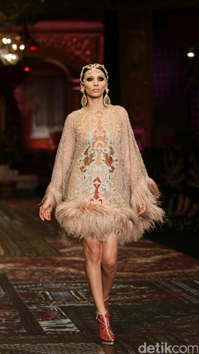 koleksi terbaru Sebastian Gunawan dan Cristina Panarese yang mengusung tema La Divina Marchesa di Ballroom Hotel Mulia. Senayan. Jakarta. [Foto: Mohammad Abduh/Wolipop]
