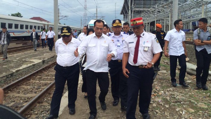 Tinjau Jalur Kereta Bandara, Menhub Ungkap Kendala Pembebasan Lahan