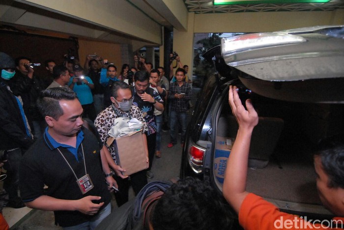 Ini yang Dibawa KPK Setelah 3,5 Jam Geledah Ruang Kerja Sekda Jombang