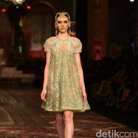 koleksi terbaru Sebastian Gunawan dan Cristina Panarese yang mengusung tema La Divina Marchesa di Ballroom Hotel Mulia. Senayan. Jakarta. [Foto: Mohammad Abduh/Wolipop]