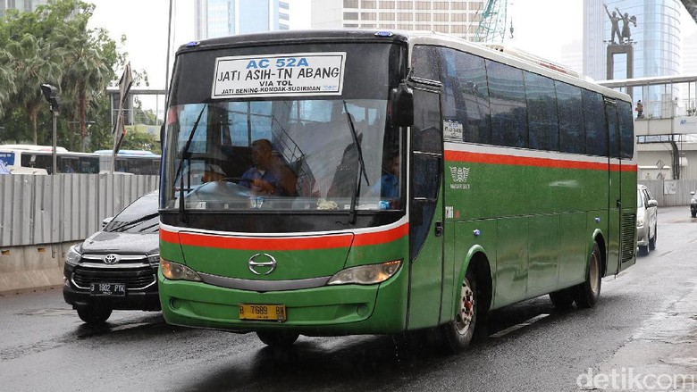 Bus Mayasari Bakti Foto: Ari Saputra Bus Mayasari Bakti Foto: Ari Saputra