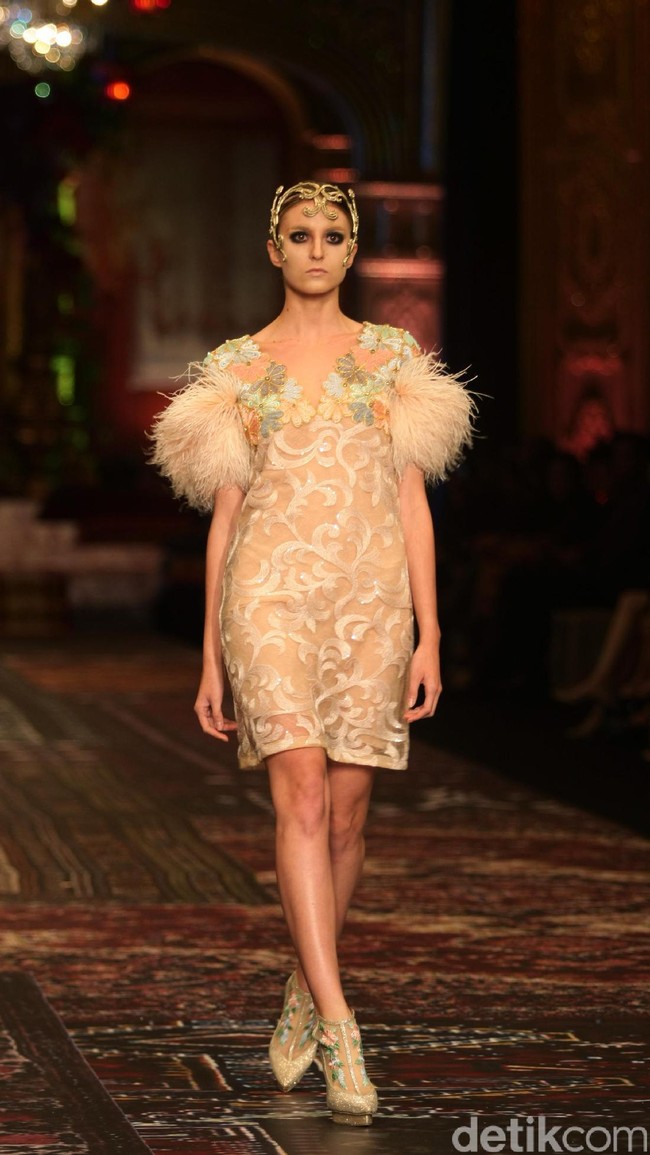 koleksi terbaru Sebastian Gunawan dan Cristina Panarese yang mengusung tema La Divina Marchesa di Ballroom Hotel Mulia. Senayan. Jakarta. [Foto: Mohammad Abduh/Wolipop]