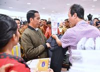 Sandal Diskon Jokowi Ramai Dibahas Netizen