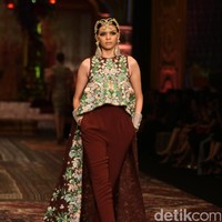 koleksi terbaru Sebastian Gunawan dan Cristina Panarese yang mengusung tema La Divina Marchesa di Ballroom Hotel Mulia. Senayan. Jakarta. [Foto: Mohammad Abduh/Wolipop]