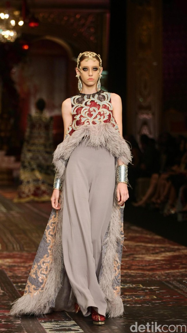 koleksi terbaru Sebastian Gunawan dan Cristina Panarese yang mengusung tema La Divina Marchesa di Ballroom Hotel Mulia. Senayan. Jakarta. [Foto: Mohammad Abduh/Wolipop]
