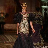 koleksi terbaru Sebastian Gunawan dan Cristina Panarese yang mengusung tema La Divina Marchesa di Ballroom Hotel Mulia. Senayan. Jakarta. [Foto: Mohammad Abduh/Wolipop]